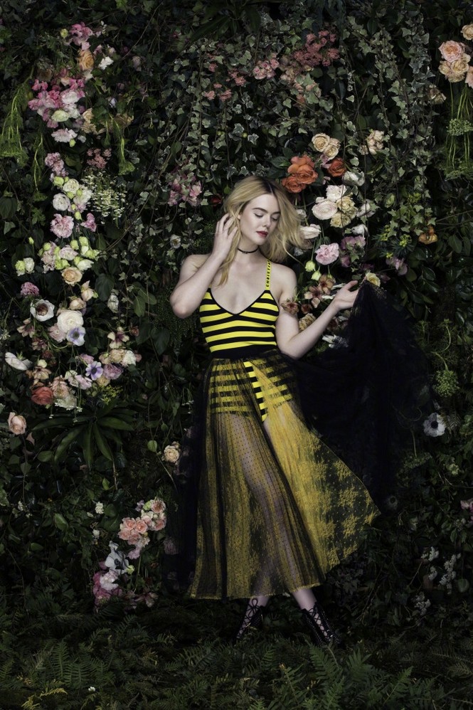 'Tiên hắc ám' Angelina Jolie đọ sắc nàng thơ 9x Elle Fanning - ảnh 26
