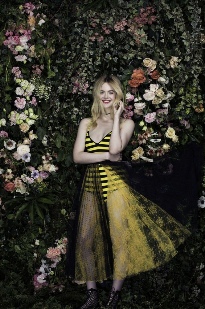 'Tiên hắc ám' Angelina Jolie đọ sắc nàng thơ 9x Elle Fanning - ảnh 25