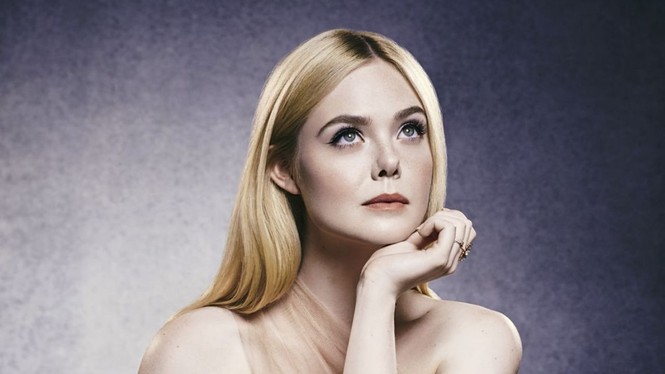 'Tiên hắc ám' Angelina Jolie đọ sắc nàng thơ 9x Elle Fanning - ảnh 9