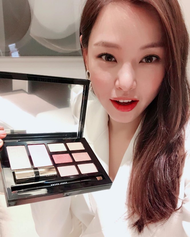 Hoa hậu Hàn Quốc Honey Lee U40 ngày càng đẹp rực rỡ - ảnh 23