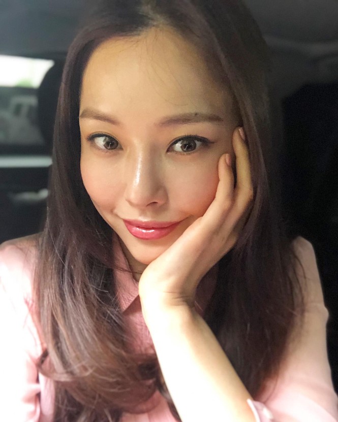 Hoa hậu Hàn Quốc Honey Lee U40 ngày càng đẹp rực rỡ - ảnh 22