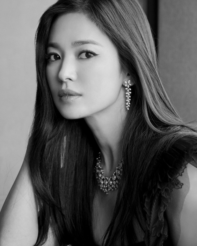 Song Hye Kyo quá đẹp với nhan sắc đỉnh cao trong ảnh đen trắng - ảnh 2