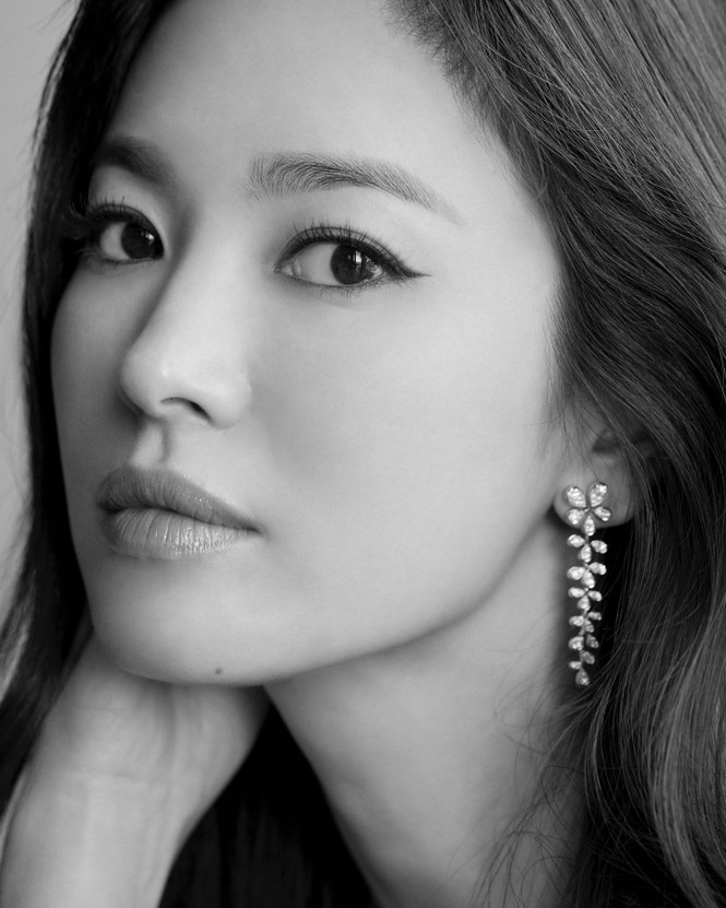 Song Hye Kyo quá đẹp với nhan sắc đỉnh cao trong ảnh đen trắng - ảnh 1
