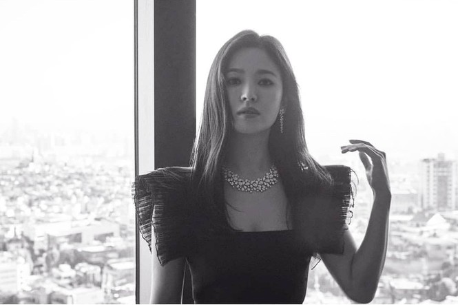 Song Hye Kyo quá đẹp với nhan sắc đỉnh cao trong ảnh đen trắng - ảnh 4