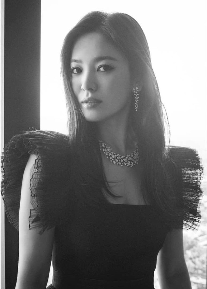 Song Hye Kyo quá đẹp với nhan sắc đỉnh cao trong ảnh đen trắng - ảnh 5