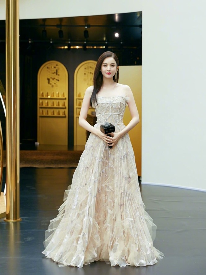 Mỹ nhân Tân Cương đẹp không tì vết, quyến rũ tựa tiên nữ - ảnh 15