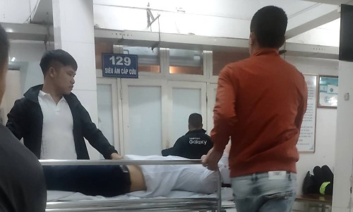 Chú rể Hà Nội ngã gãy tay vì bạn bè tung hứng - ảnh 1