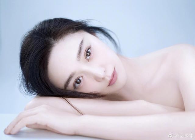 Phạm Băng Băng cùng bố mẹ ruột thu hút sự chú ý tại sân bay - ảnh 13