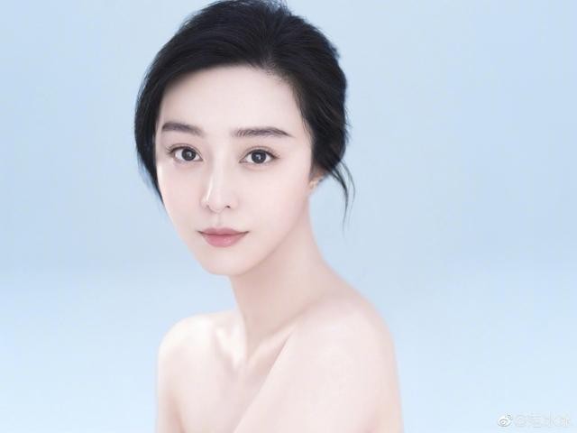 Phạm Băng Băng cùng bố mẹ ruột thu hút sự chú ý tại sân bay - ảnh 15