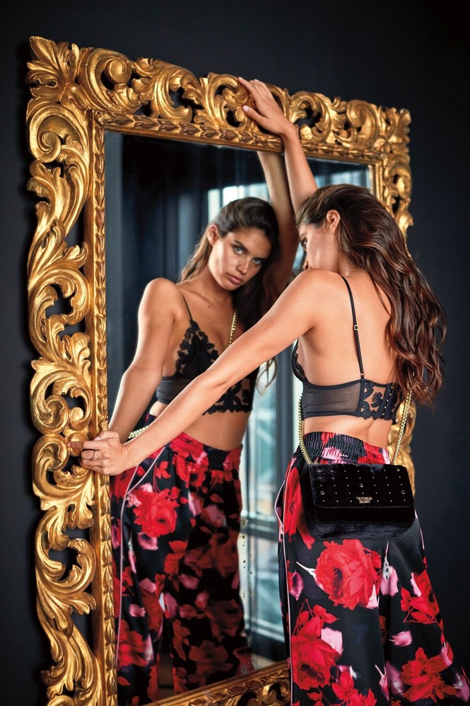 Dàn thiên thần Victoria's Secret gợi cảm hết cỡ với nội y Holiday - ảnh 12