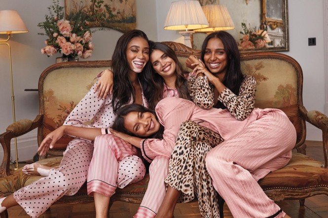 Dàn thiên thần Victoria's Secret gợi cảm hết cỡ với nội y Holiday - ảnh 1
