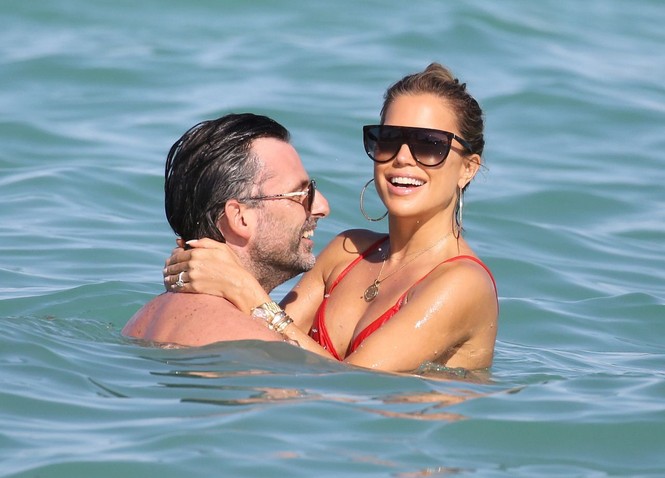 Sylvie Meis thả dáng nóng bỏng bên bạn trai ở Miami - ảnh 8