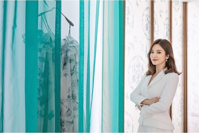 Gần tứ tuần, Song Hye Kyo vẫn xinh đẹp nền nã 'đốn tim' fan - ảnh 2