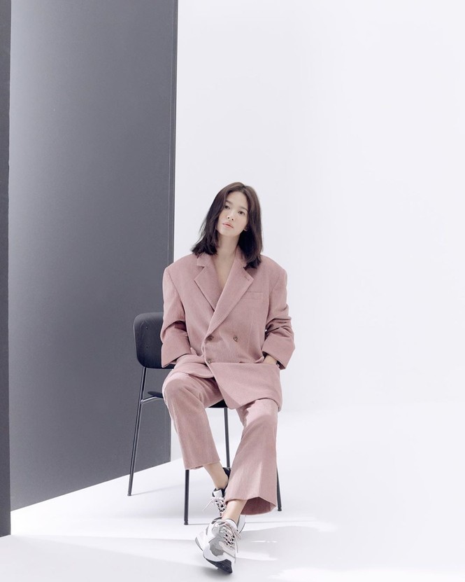 Gần tứ tuần, Song Hye Kyo vẫn xinh đẹp nền nã 'đốn tim' fan - ảnh 8
