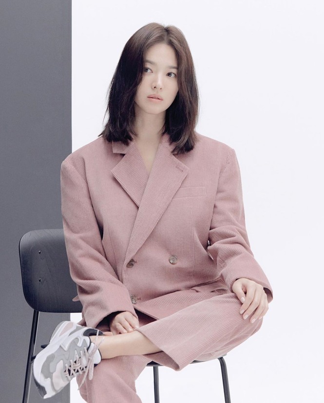 Gần tứ tuần, Song Hye Kyo vẫn xinh đẹp nền nã 'đốn tim' fan - ảnh 6