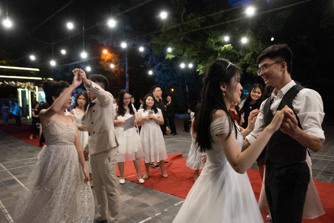 Tri ân cố PGS Văn Như Cương trong lễ trưởng thành của HS trường Lương Thế Vinh - ảnh 3