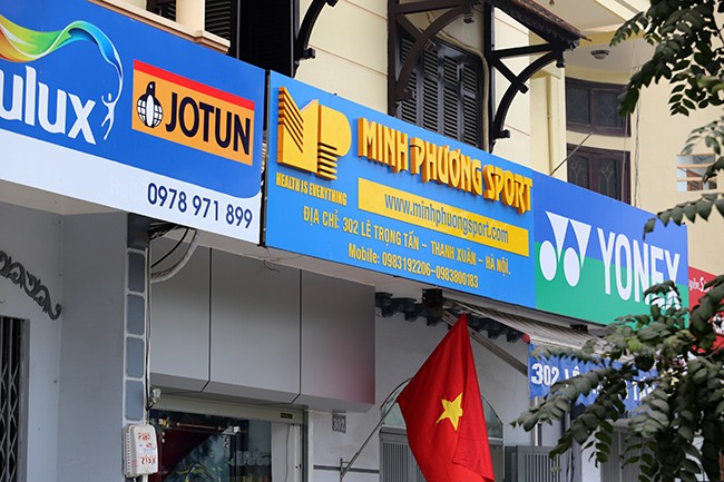 Hình ảnh hàng loạt cửa hàng trên phố kiểu mẫu bỏ 'đồng phục' - ảnh 4