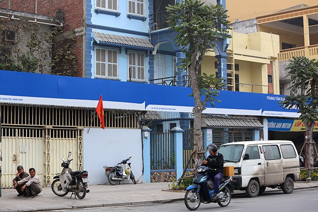 Hình ảnh hàng loạt cửa hàng trên phố kiểu mẫu bỏ 'đồng phục' - ảnh 10