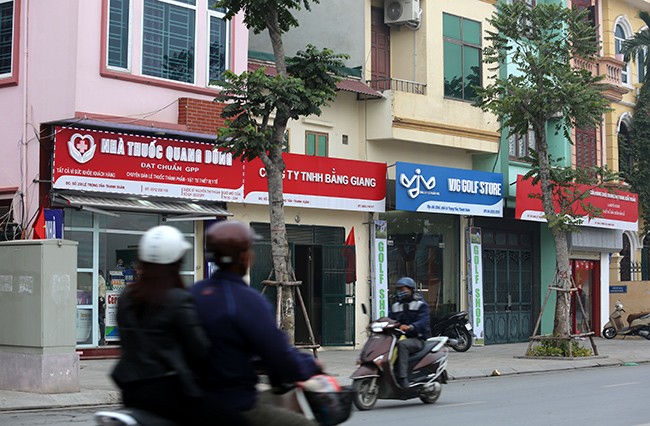 Hình ảnh hàng loạt cửa hàng trên phố kiểu mẫu bỏ 'đồng phục' - ảnh 9