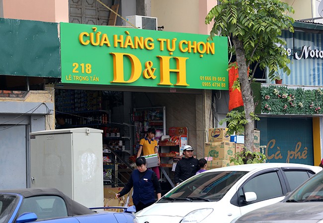 Hình ảnh hàng loạt cửa hàng trên phố kiểu mẫu bỏ 'đồng phục' - ảnh 3