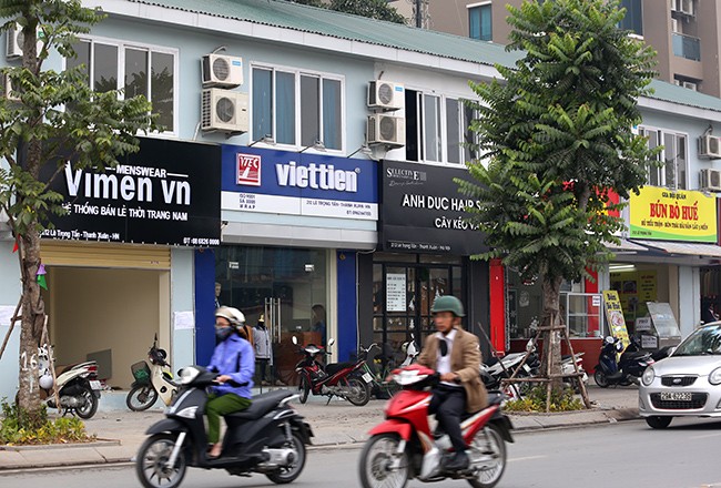 Hình ảnh hàng loạt cửa hàng trên phố kiểu mẫu bỏ 'đồng phục' - ảnh 7