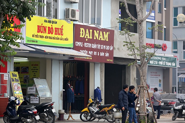 Hình ảnh hàng loạt cửa hàng trên phố kiểu mẫu bỏ 'đồng phục' - ảnh 8