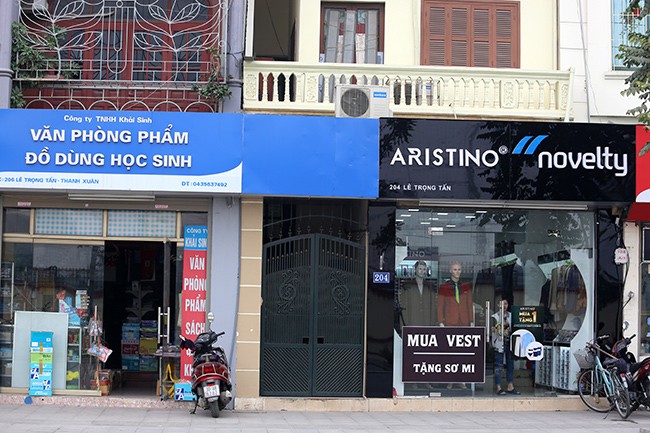 Hình ảnh hàng loạt cửa hàng trên phố kiểu mẫu bỏ 'đồng phục' - ảnh 5