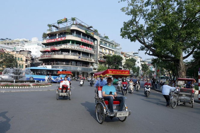 xe ôm, xích lô, hà nội, sở gtvt, biển hiệu, phù hiệu, cấp phép, lái xe chui - ảnh 1