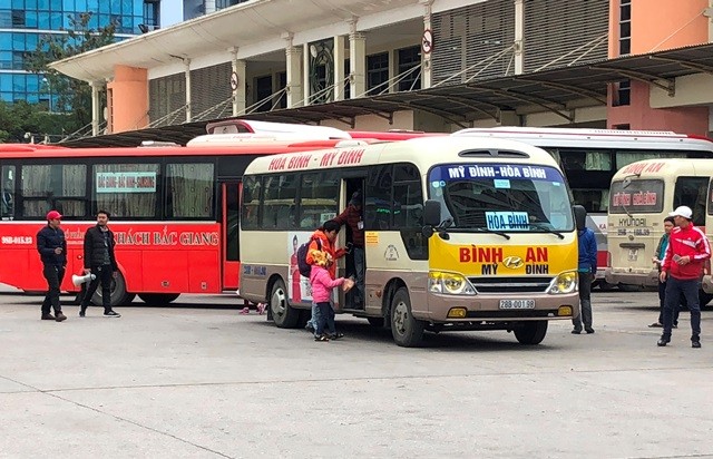 Khách tăng 80%, nhiều nhà xe 'nhồi nhét' bị xử lý - ảnh 1