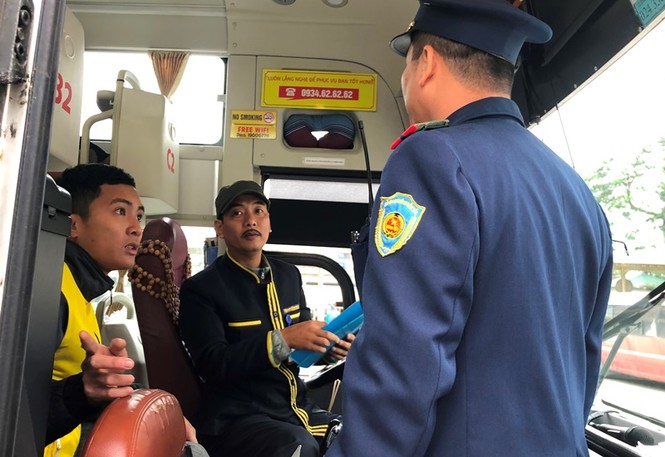 Lại tái diễn cảnh xe khách 'nhồi nhét', 'rùa bò' ở Hà Nội - ảnh 7