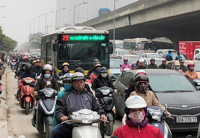 Huy động Cảnh sát cơ động xuống đường chống ùn tắc - ảnh 1