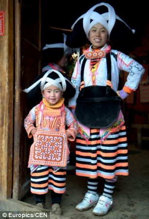 Tộc người dùng tóc làm... mũ - ảnh 1