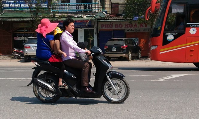 Du xuân quên đội mũ bảo hiểm - ảnh 5