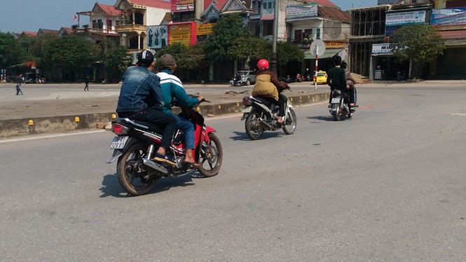 Du xuân quên đội mũ bảo hiểm - ảnh 7
