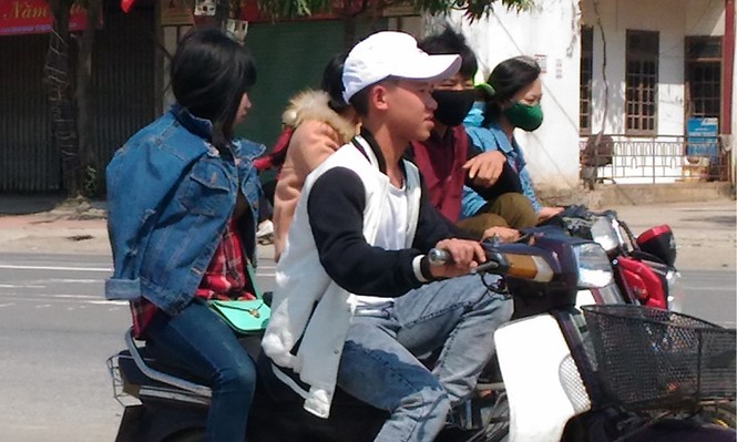 Du xuân quên đội mũ bảo hiểm - ảnh 9