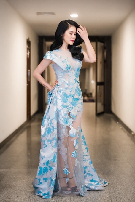 Thu Phương bị 'tố' thích khoe thời trang hơn hát - ảnh 1