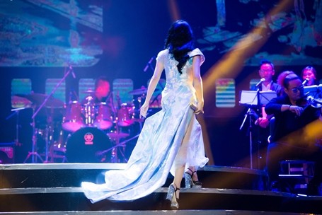Thu Phương bị 'tố' thích khoe thời trang hơn hát - ảnh 2