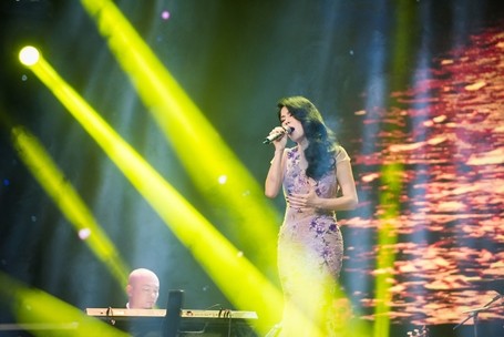 Thu Phương bị 'tố' thích khoe thời trang hơn hát - ảnh 6