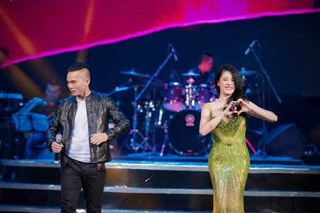 Thu Phương bị 'tố' thích khoe thời trang hơn hát - ảnh 7