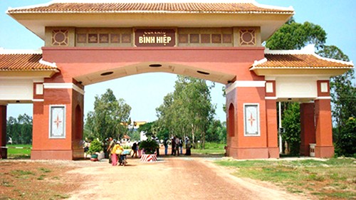 Hàng trăm người vượt biên sang Campuchia đánh bạc mỗi ngày - ảnh 1