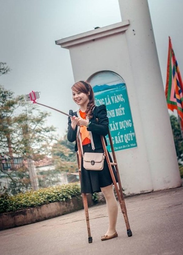 Bức ảnh selfie của cô gái khuyết tật gây sốt trên mạng xã hội - ảnh 1