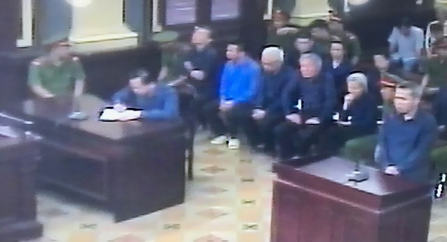 Hé lộ nội dung Vũ 'nhôm' viết trên giấy tại tòa sáng nay - ảnh 1