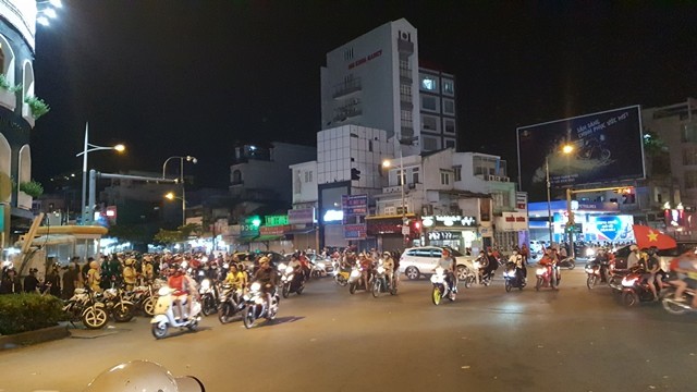 CSGT tạm giữ 64 xe máy 'đi bão' tại TPHCM - ảnh 1