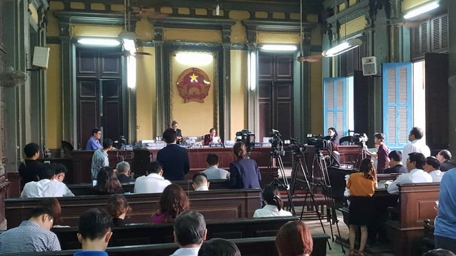 Hàng trăm tài xế Vinasun tụ tập nghe tuyên vụ đòi Grab bồi thường - ảnh 9