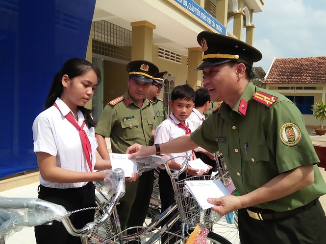 Công an Cửa khẩu Tân Sơn Nhất hưởng ứng tháng thanh niên - ảnh 1