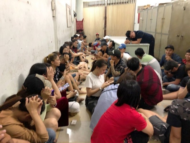 Hàng chục nam nữ phê ma túy lắc lư trong vũ trường ở Sài Gòn - ảnh 1