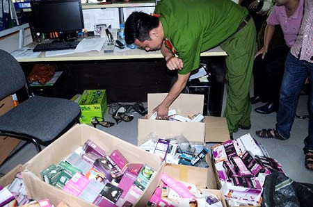 Choáng với thế giới đồ chơi “phòng the” nhập lậu tại Hà Nội - ảnh 1
