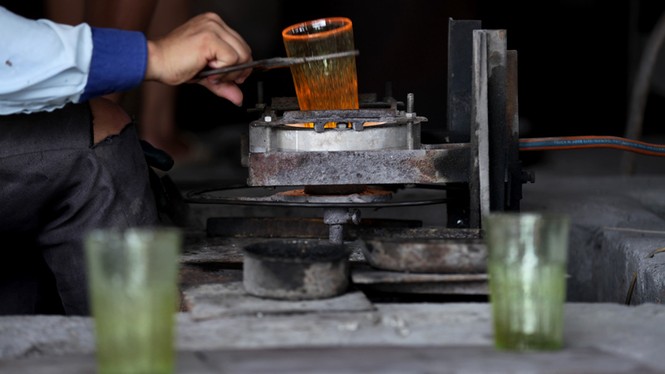 Kỳ lạ nơi làm cốc vại chỉ để uống bia hơi Hà Nội - ảnh 11