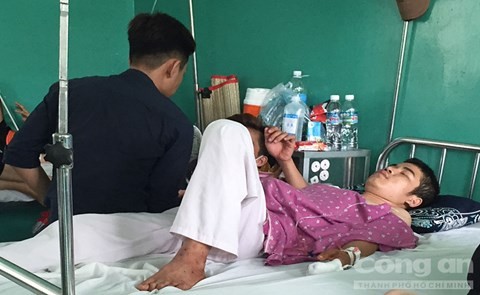 Nạn nhân bị chém rớt tay trên phố Sài Gòn đã tử vong - ảnh 1