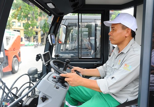 10 xe quét đường hiện đại xuất hiện trên phố Hà Nội - ảnh 6
